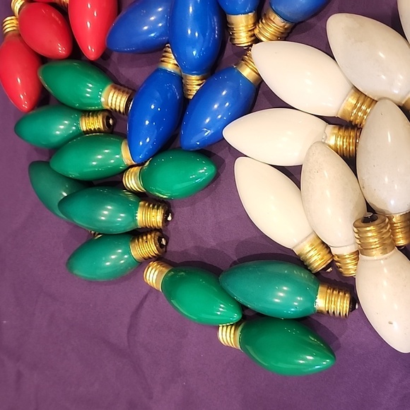 Box lot of C7 Christmas bulbs.*** - Picture 5 of 6
